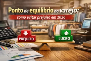 Ponto de equilíbrio no varejo ilustrado por balança entre prejuízo e lucro, com calculadora e gráficos financeiros em uma loja, destacando como evitar prejuízo em 2026.